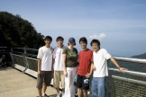 Hilary with 4 guys from Penang at top of cablecar ride.JPG (29 KB)